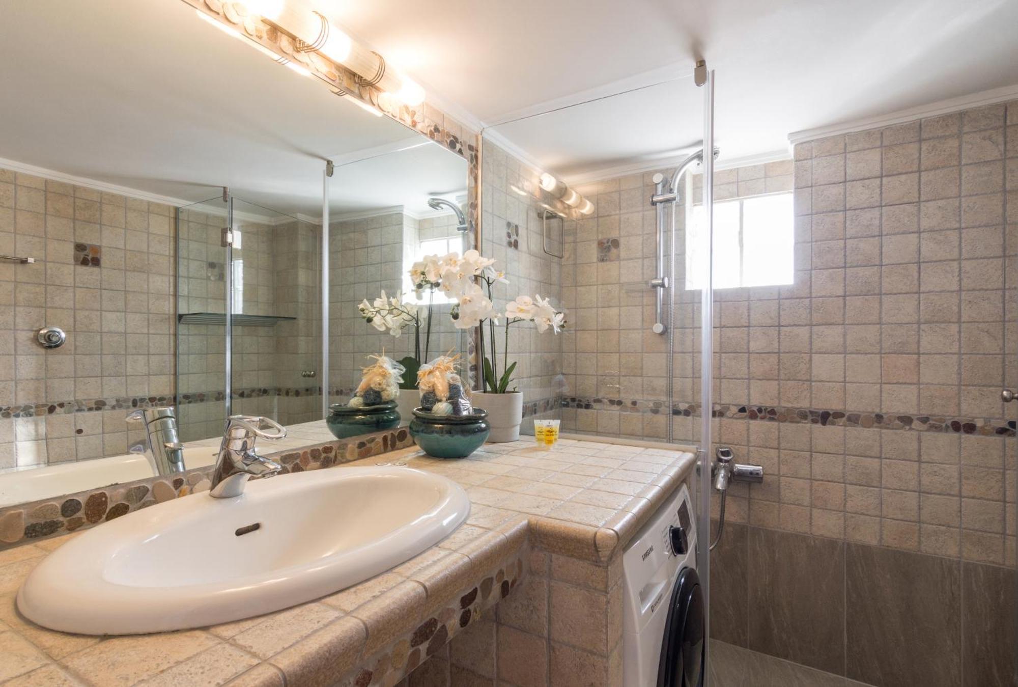 Three Bedrooms In Kallithea Apartment *