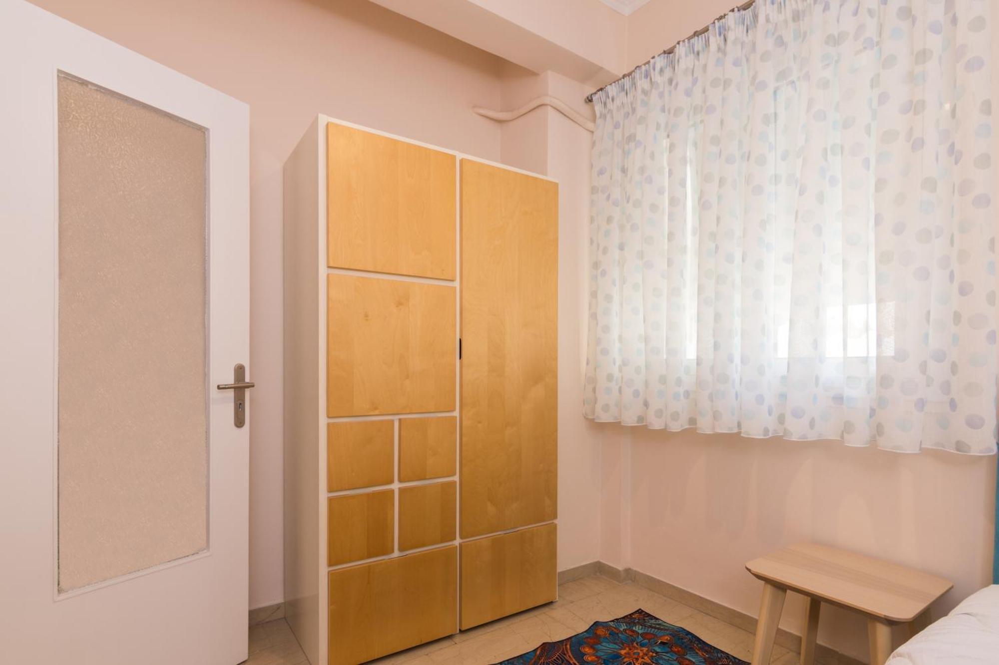 Three Bedrooms In Kallithea Apartment *